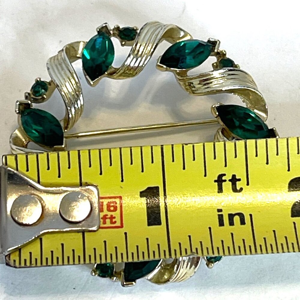 VTG Lisner Gold-Tone Ribbon Brooch Pin Emerald Green Rhinestones Glass Wreath - Picture 4 of 7
